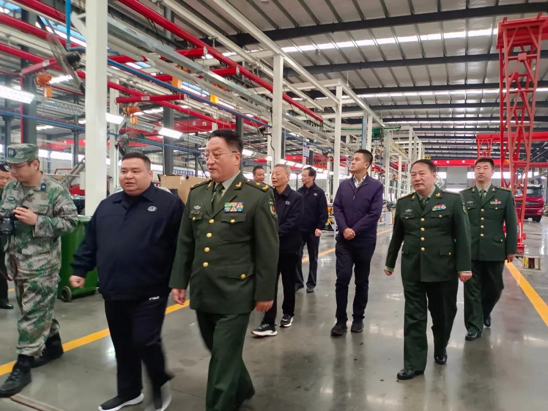 省委常委、省軍區政委視察我公司應急產業發展狀況
